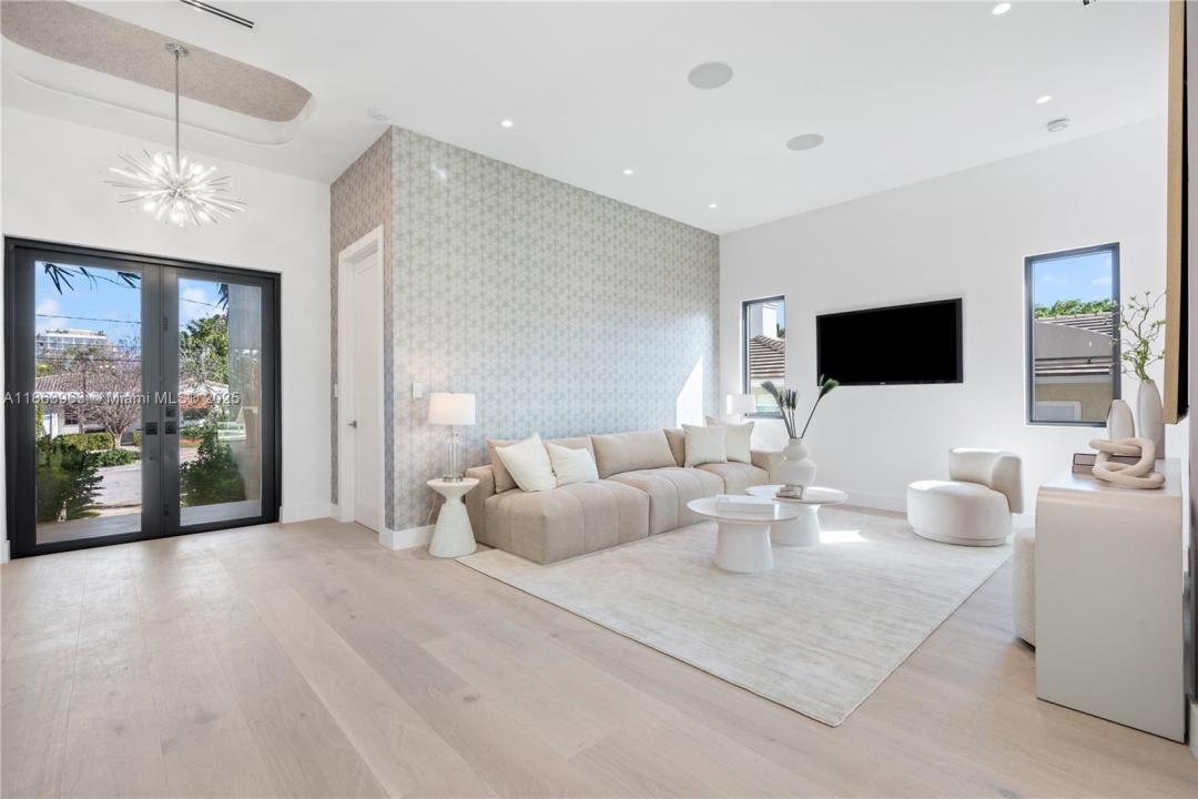 9132 Dickens Ave, Surfside, Florida 33154