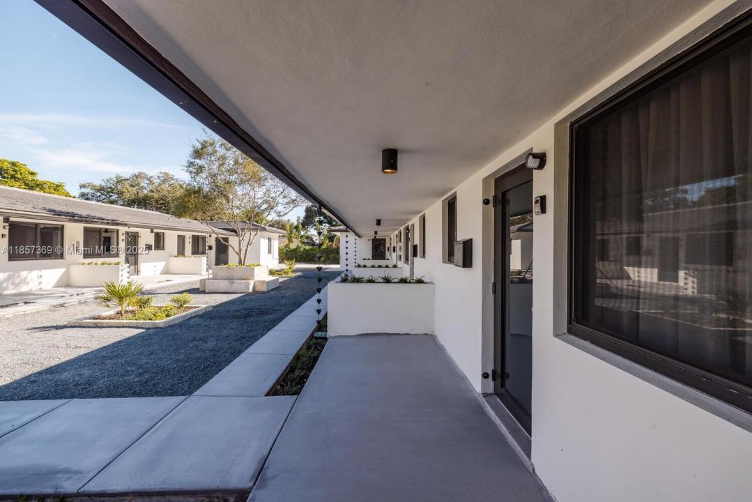 8931 NE 2nd Ave N4, El Portal, Florida 33138