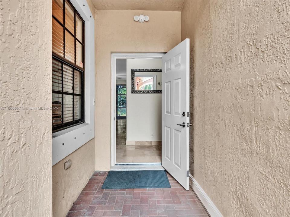 3853 Tree Top Dr, Weston, Florida 33332
