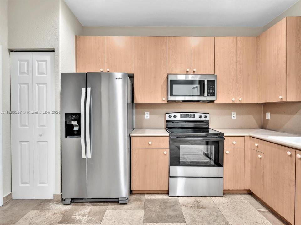 3853 Tree Top Dr, Weston, Florida 33332