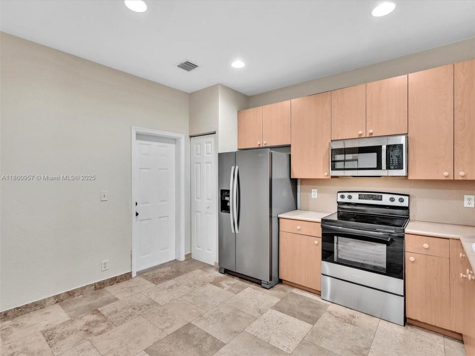 3853 Tree Top Dr, Weston, Florida 33332