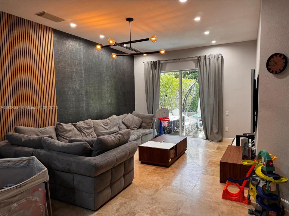 876 W Spinnaker Dr W, Hollywood, Floryda 33019, USA