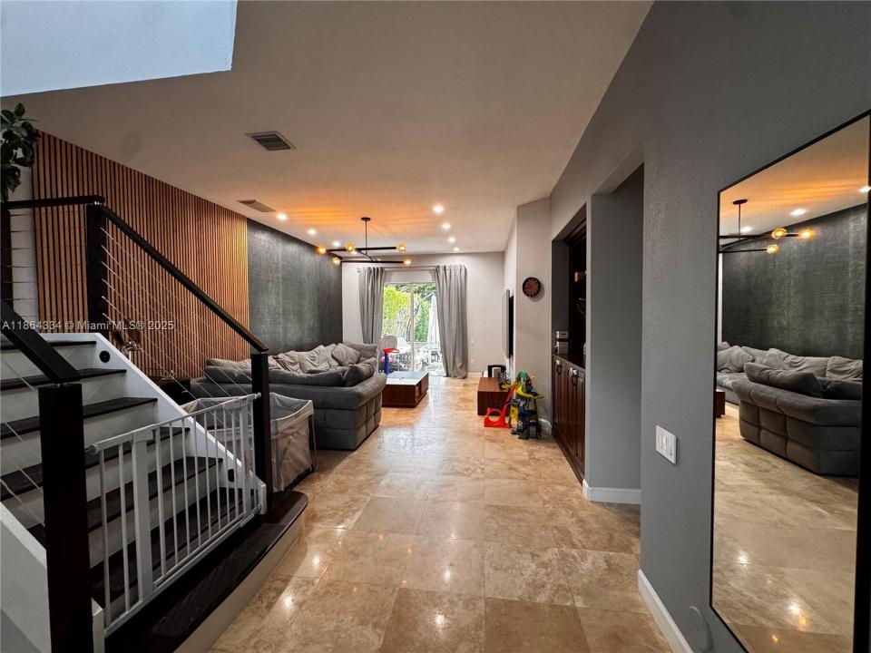 876 W Spinnaker Dr W, Hollywood, Floryda 33019, USA