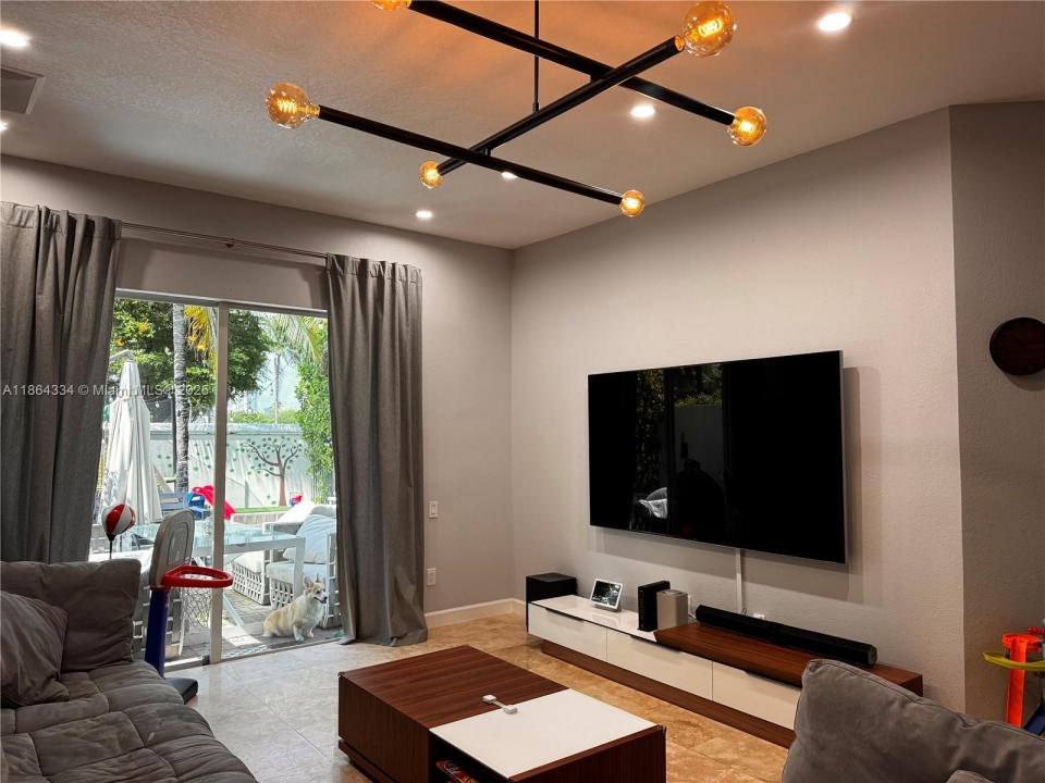 876 W Spinnaker Dr W, Hollywood, Floryda 33019, USA