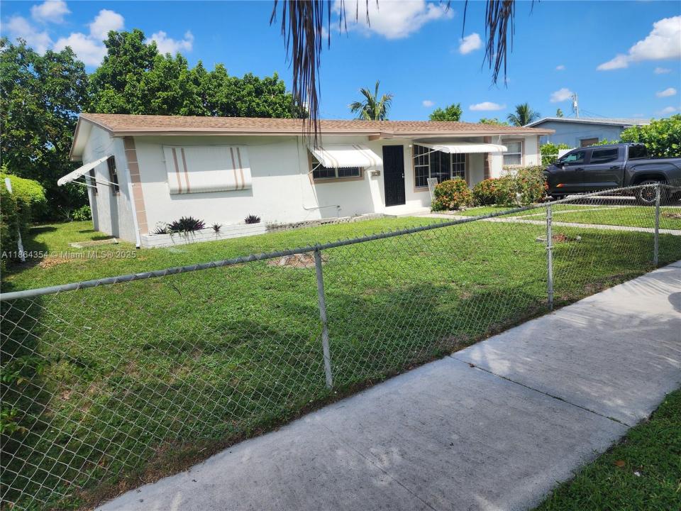 17200 NW 11th Ave, Miami Gardens, Florida 33169, Stati Uniti