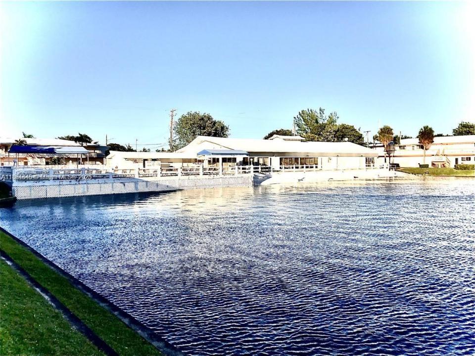 920 SW 11th Ave 9D, Hallandale Beach, Florida 33009