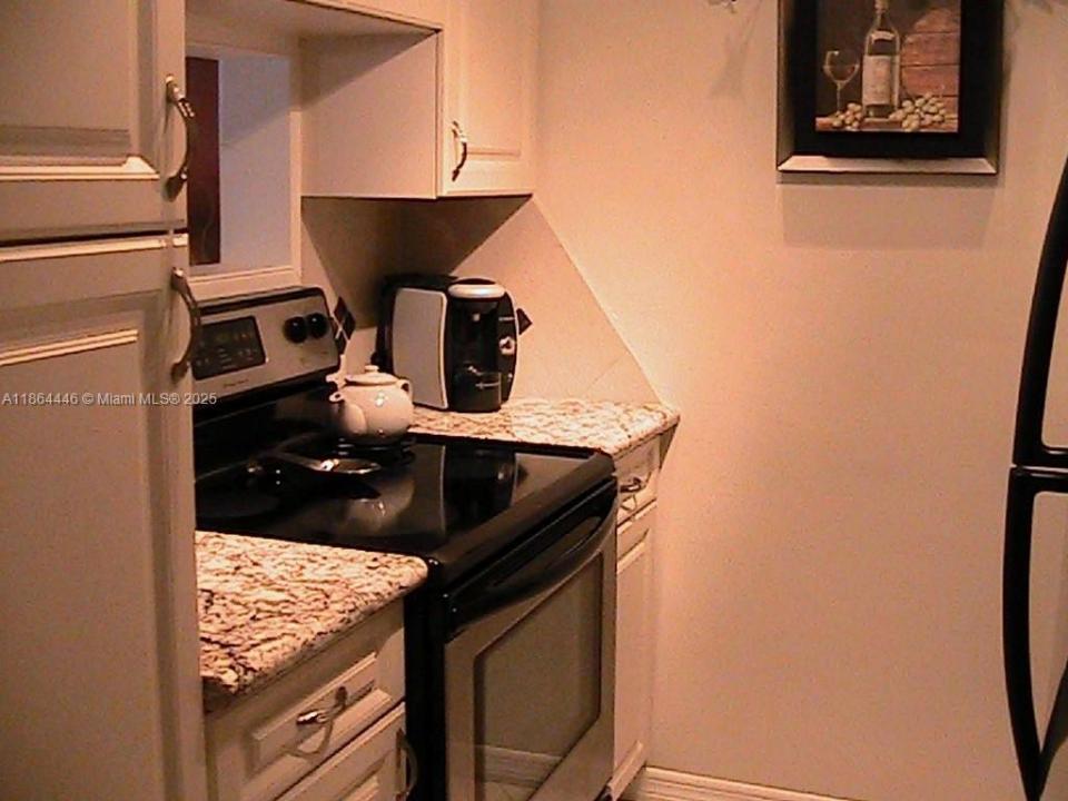 920 SW 11th Ave 9D, Hallandale Beach, Florida 33009