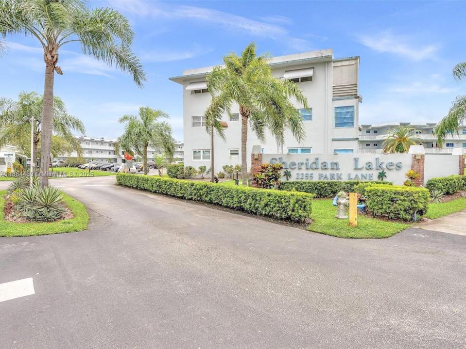 2300 Park Ln 105, Hollywood, פלורידה 33021, ארצות הברית של אמריקה