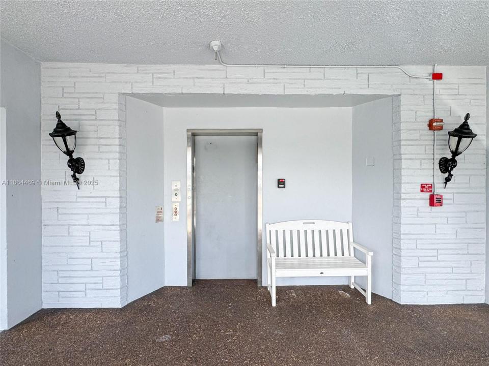 2300 Park Ln 105, Hollywood, פלורידה 33021, ארצות הברית של אמריקה