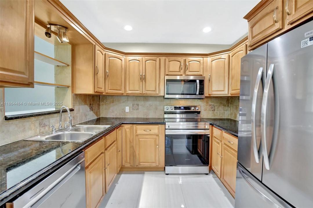 100 N Hibiscus Court, Plantation, Florida 33317, USA