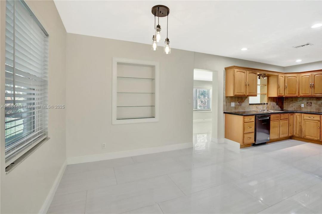 100 N Hibiscus Court, Plantation, Florida 33317, USA