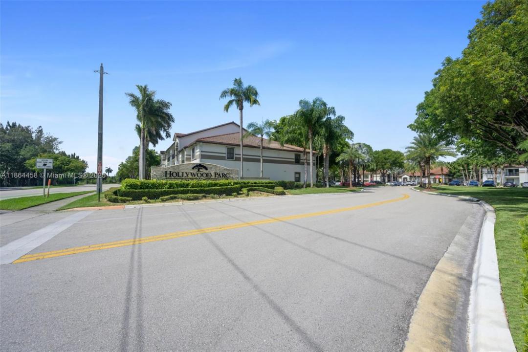 530 S Park Rd 18-11, Hollywood, Florida 33021, USA