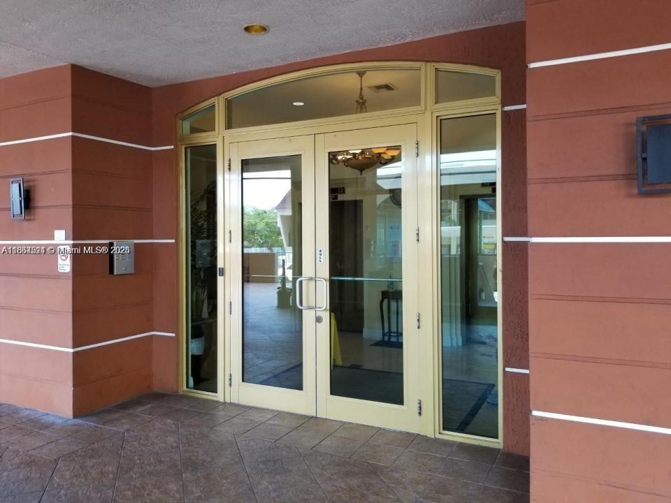 2280 SW 32nd Ave 511, Miami, Florida 33145, Stati Uniti