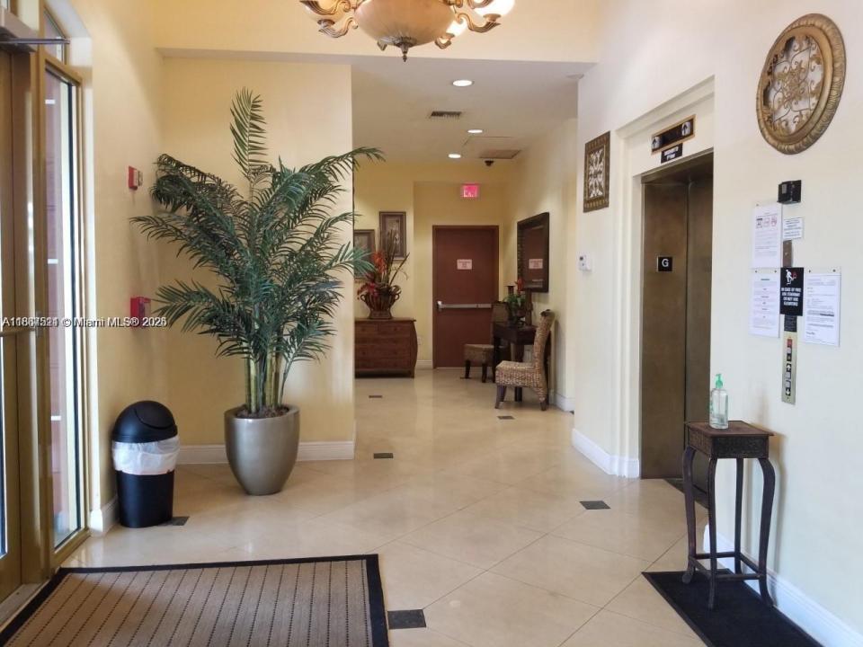 2280 SW 32nd Ave 511, Miami, Florida 33145, Stati Uniti