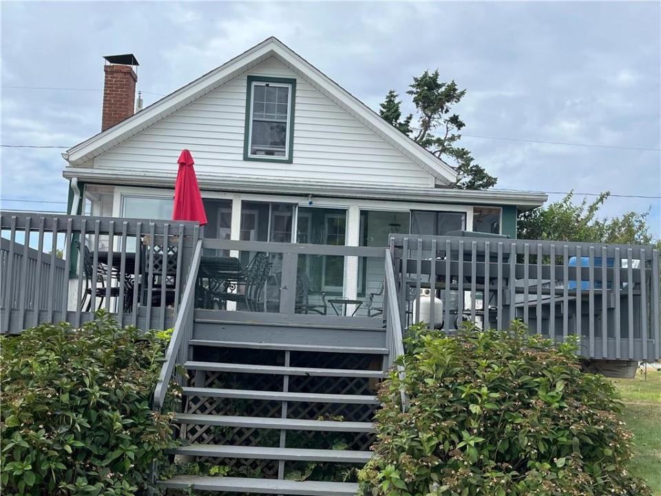 32 Shore Drive, Charlestown, Rhode Island 02813, Estados Unidos