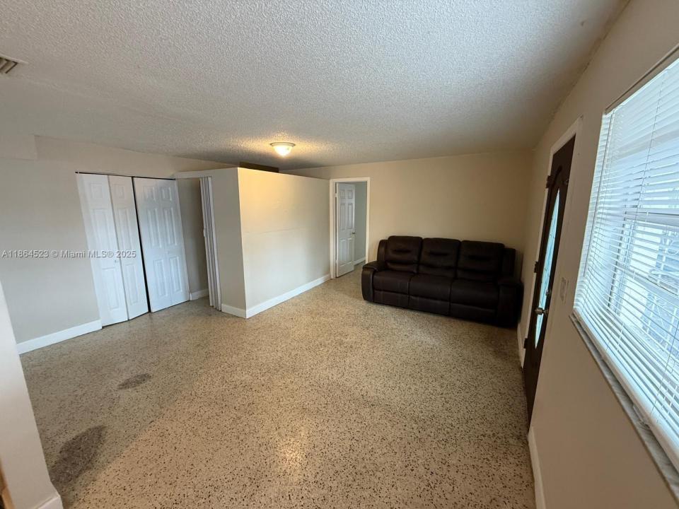 3091 NW 30th St B, Miami, Flórida 33142, Estados Unidos