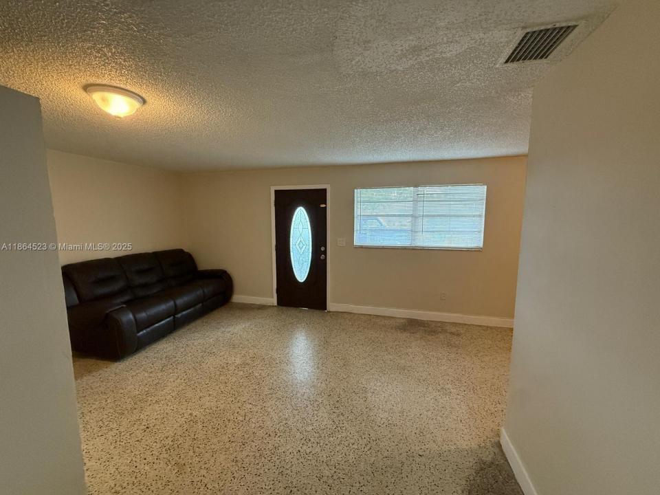3091 NW 30th St B, Miami, Flórida 33142, Estados Unidos