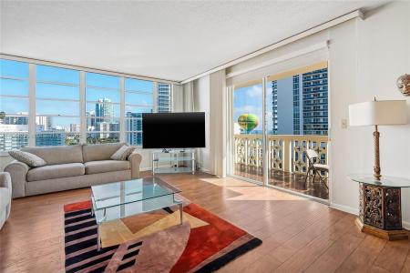 1825 S Ocean Dr PH-1, Hallandale Beach, Florida 33009, USA