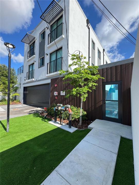 2782 NW 46th St 4, Miami, Florida 33142, USA