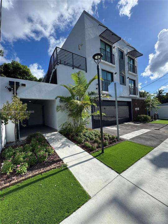 2782 NW 46th St 4, Miami, Florida 33142, USA