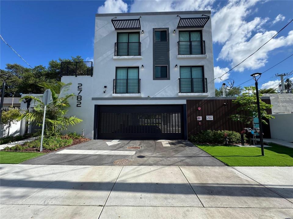 2782 NW 46th St 4, Miami, Florida 33142, USA