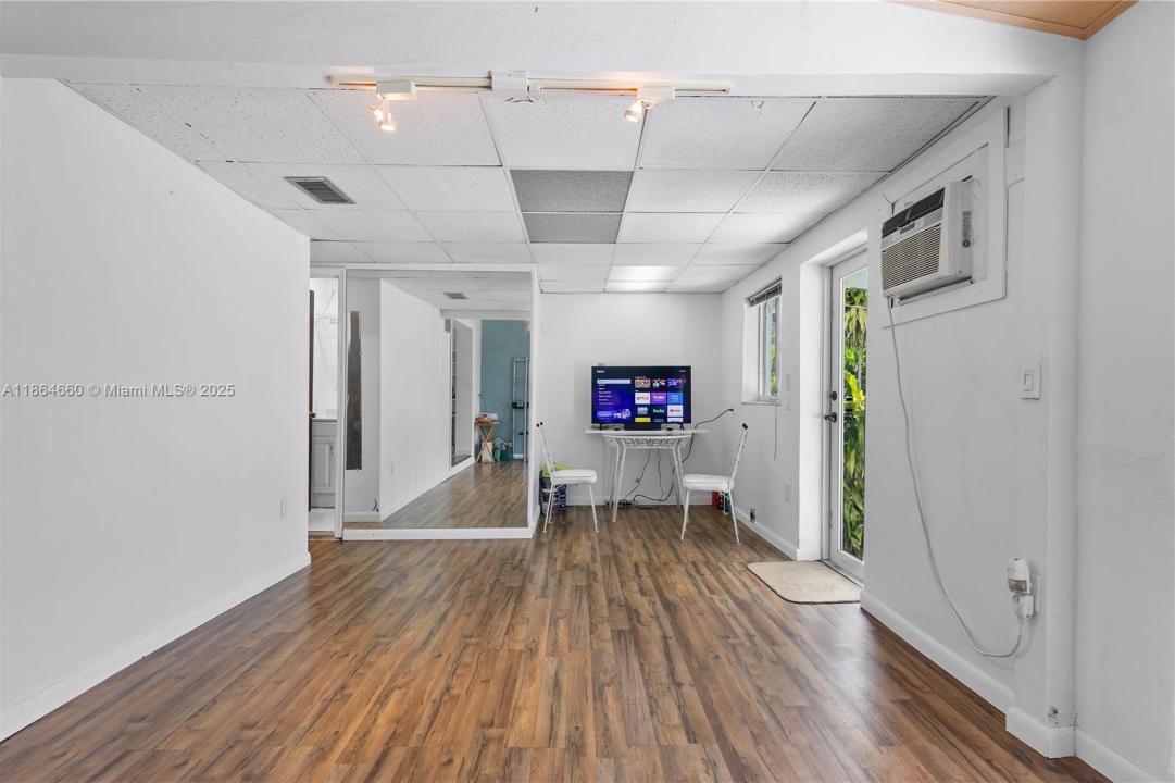6377 SW 15th St, West Miami, 佛罗里达州 33144, 美国