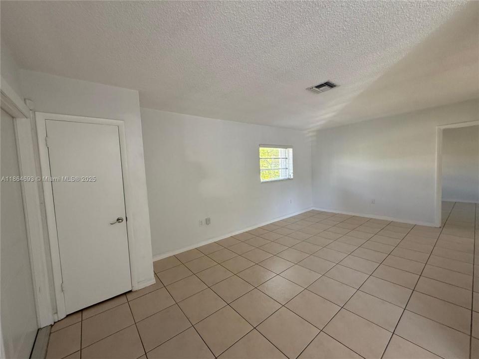 3277 SW 23rd Ter 3277, Miami, フロリダ 33145, アメリカ合衆国