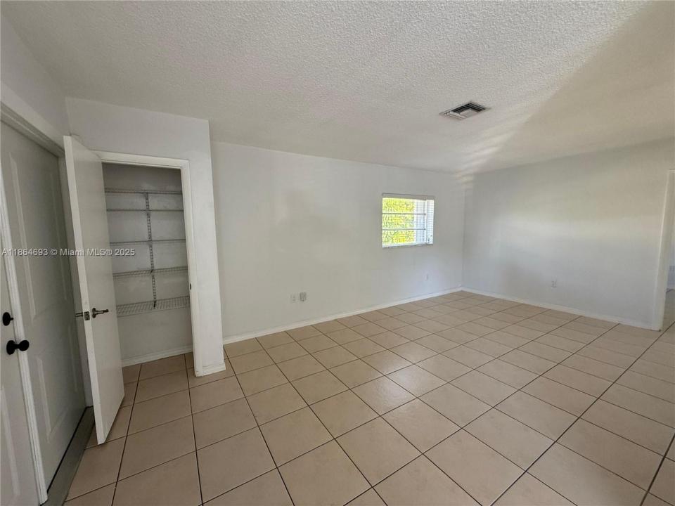 3277 SW 23rd Ter 3277, Miami, フロリダ 33145, アメリカ合衆国