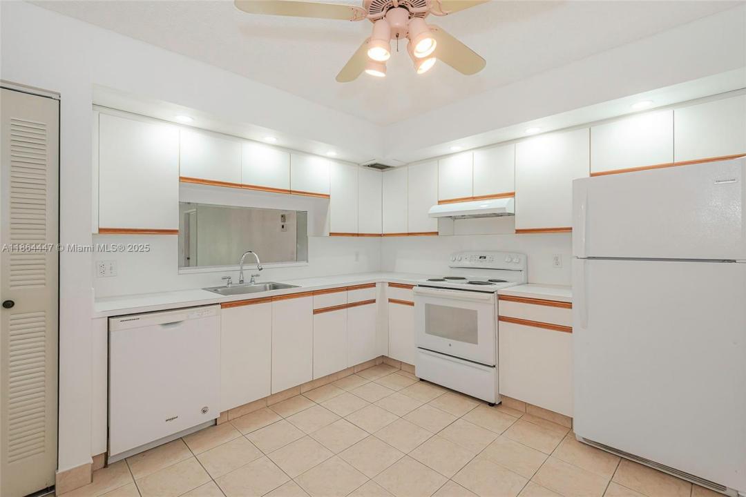 12701 SW 13th St 107F, Pembroke Pines, Флорида 33027, Соединенные Штаты