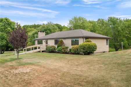 245 W Wrentham Road, Cumberland, Rhode Island 02864, Estados Unidos
