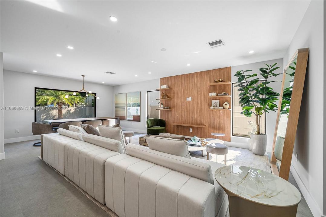 3225 Canal Dr, Pompano Beach, Floryda 33062, USA