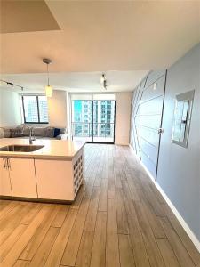 999 SW 1st Ave 1615, Miami, Florida 33130, USA