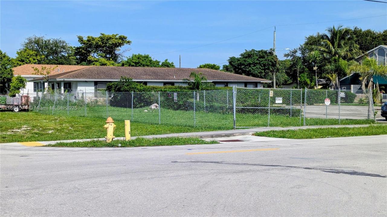 2 Nw Ave, Hallandale Beach, Florida 33009