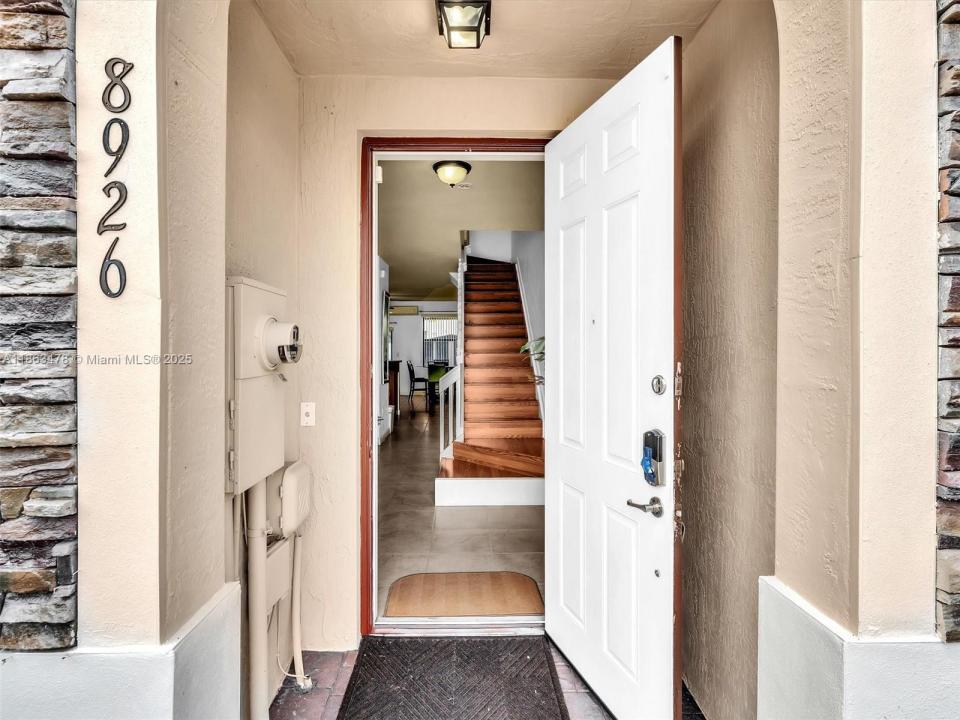 8926 W 35th Ct, Hialeah, 佛羅里達州 33018, 美國