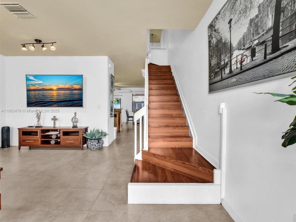 8926 W 35th Ct, Hialeah, 佛羅里達州 33018, 美國