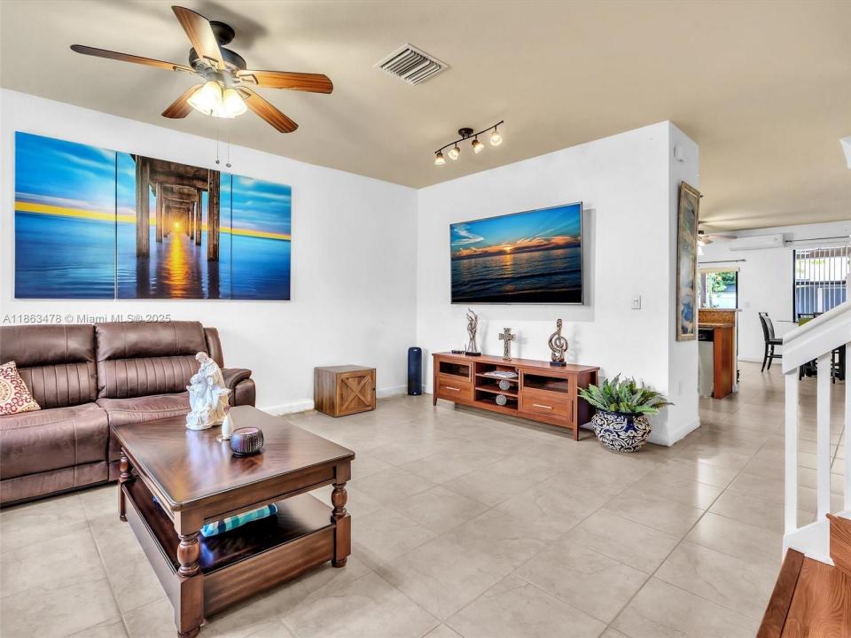 8926 W 35th Ct, Hialeah, 佛羅里達州 33018, 美國