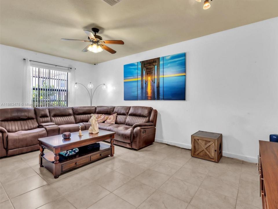 8926 W 35th Ct, Hialeah, 佛羅里達州 33018, 美國