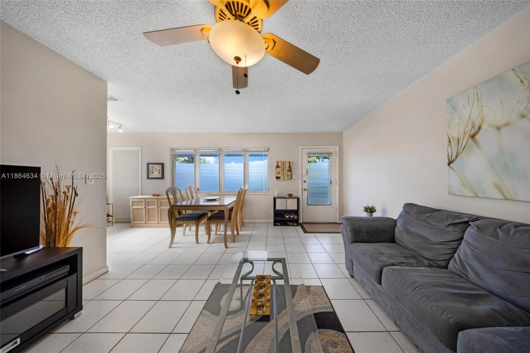 15600 NE 6th Ave 26D, Miami, Florida 33162, Amerika Birleşik Devletleri