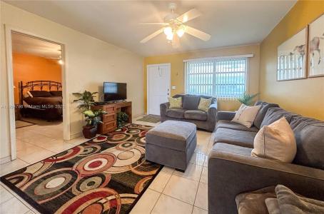 2230 Jackson St 8W, Hollywood, Florida 33020, USA