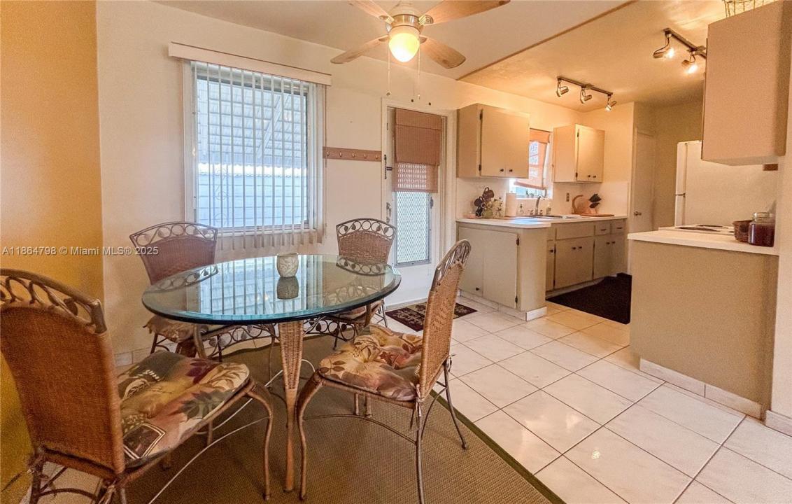 2230 Jackson St 8W, Hollywood, フロリダ 33020, アメリカ合衆国
