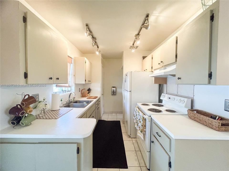 2230 Jackson St 8W, Hollywood, フロリダ 33020, アメリカ合衆国