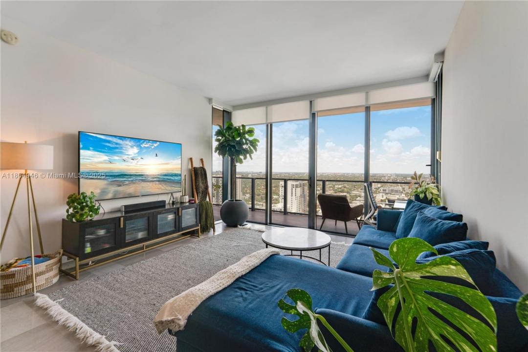 88 SW 7th St 2910, Miami, Florida 33130