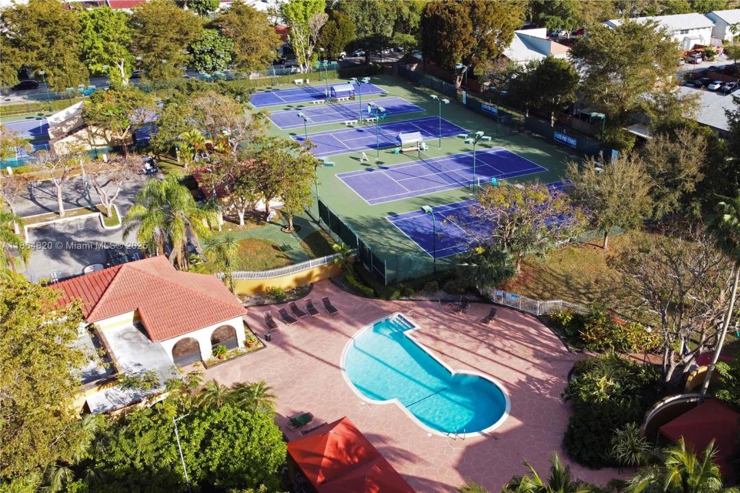 15520 SW 80th St B-301, Miami, Florida 33193, USA