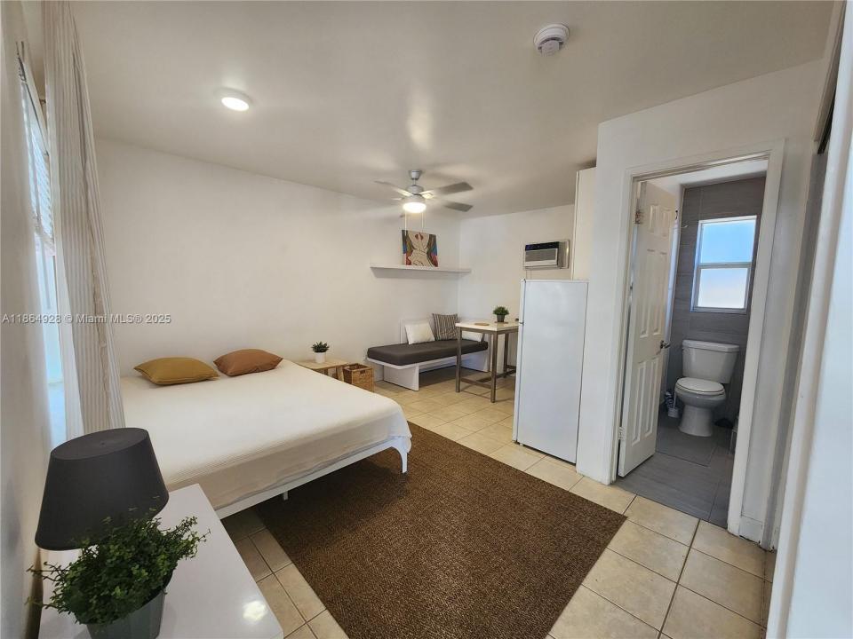315 Walnut St 2, Hollywood, フロリダ 33019, アメリカ合衆国