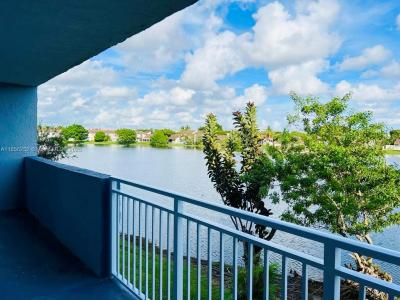 9359 Fontainebleau Blvd F201, Miami, Florida 33172, USA
