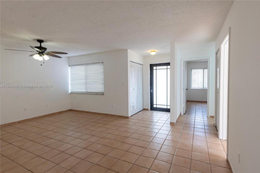 11570 SW 5th St, Sweetwater, פלורידה 33174, ארצות הברית של אמריקה 
