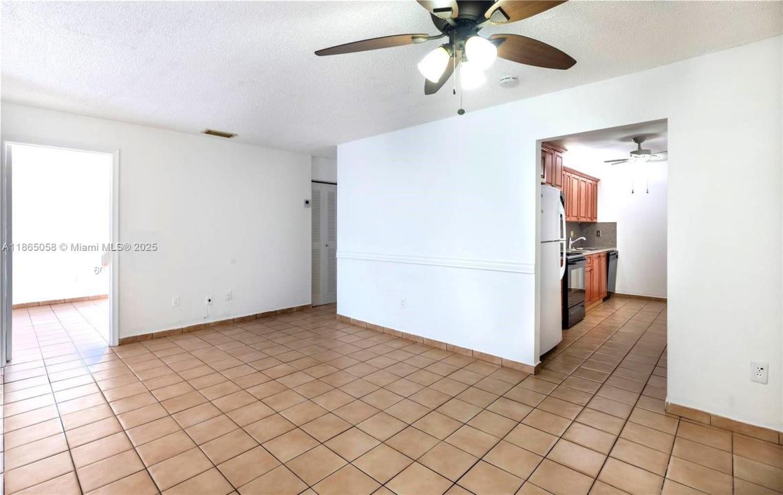 11570 SW 5th St, Sweetwater, פלורידה 33174, ארצות הברית של אמריקה 