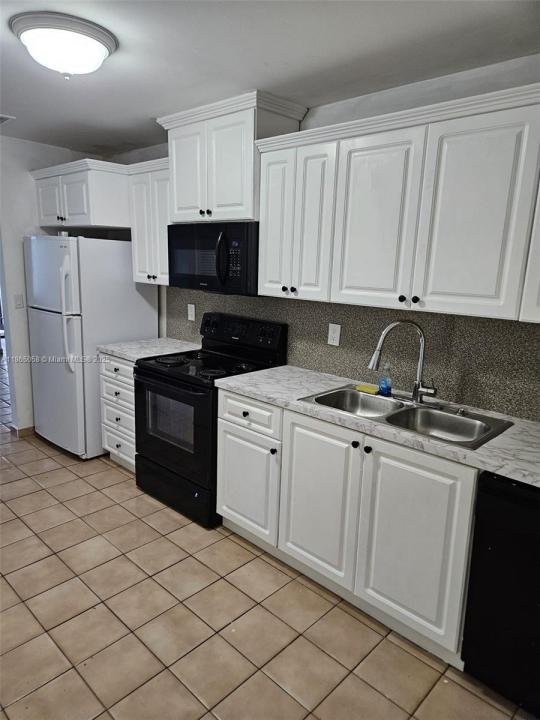 11570 SW 5th St, Sweetwater, פלורידה 33174, ארצות הברית של אמריקה 