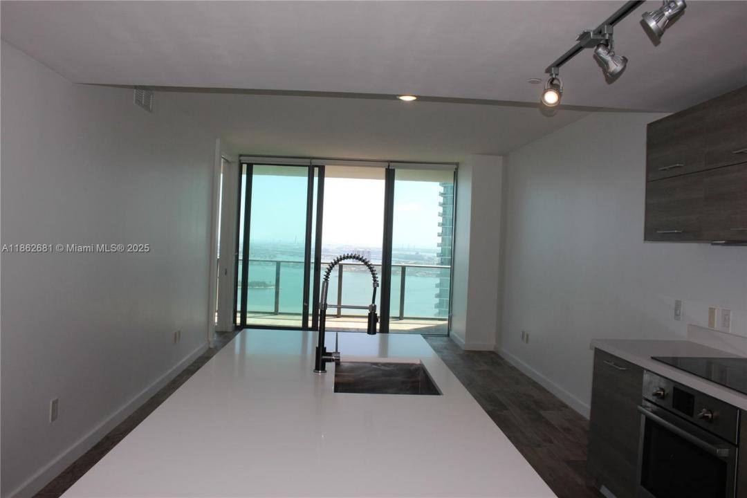 650 NE 32nd St 3703, Miami, 佛羅里達州 33137, 美國