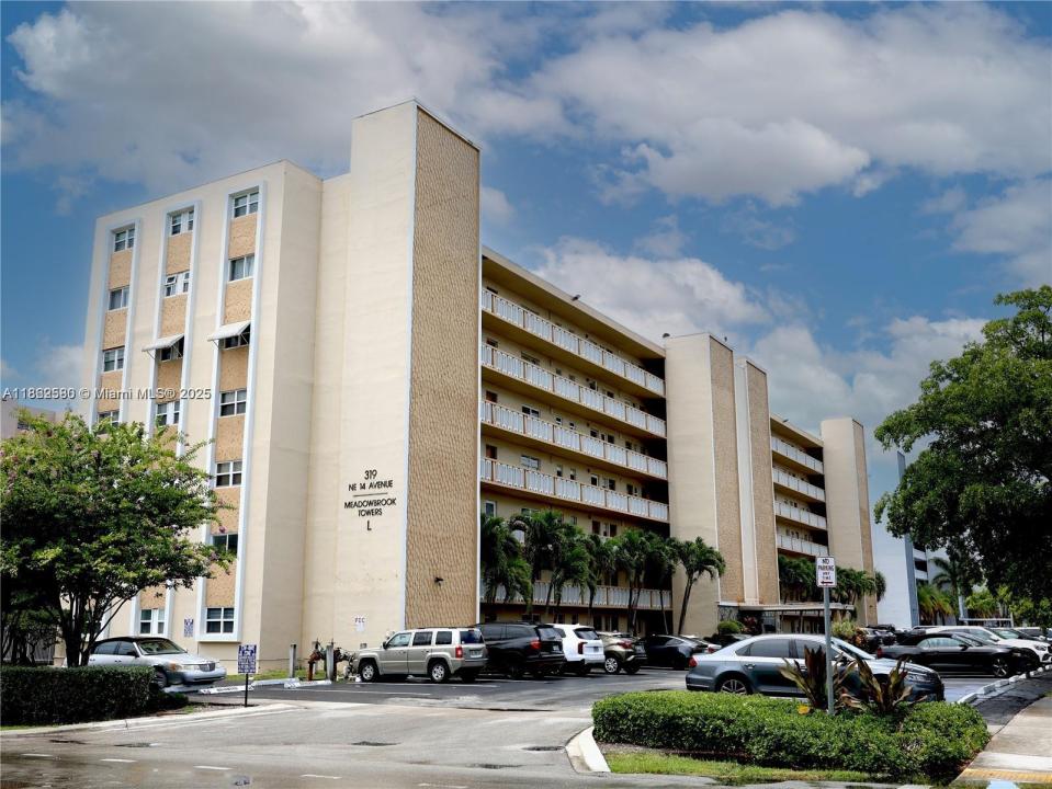 319 NE 14th Ave 505, Hallandale Beach, Floride 33009, États-Unis
